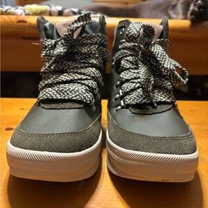 *NWOT* Keds Ladies Midland Boot Suede & Twill. Size:10